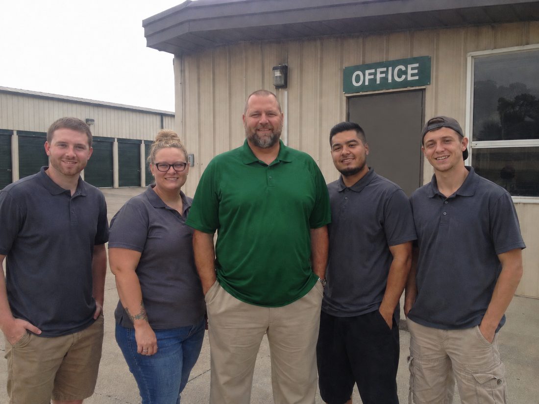 Pest control professionals in Phoenix, AZ